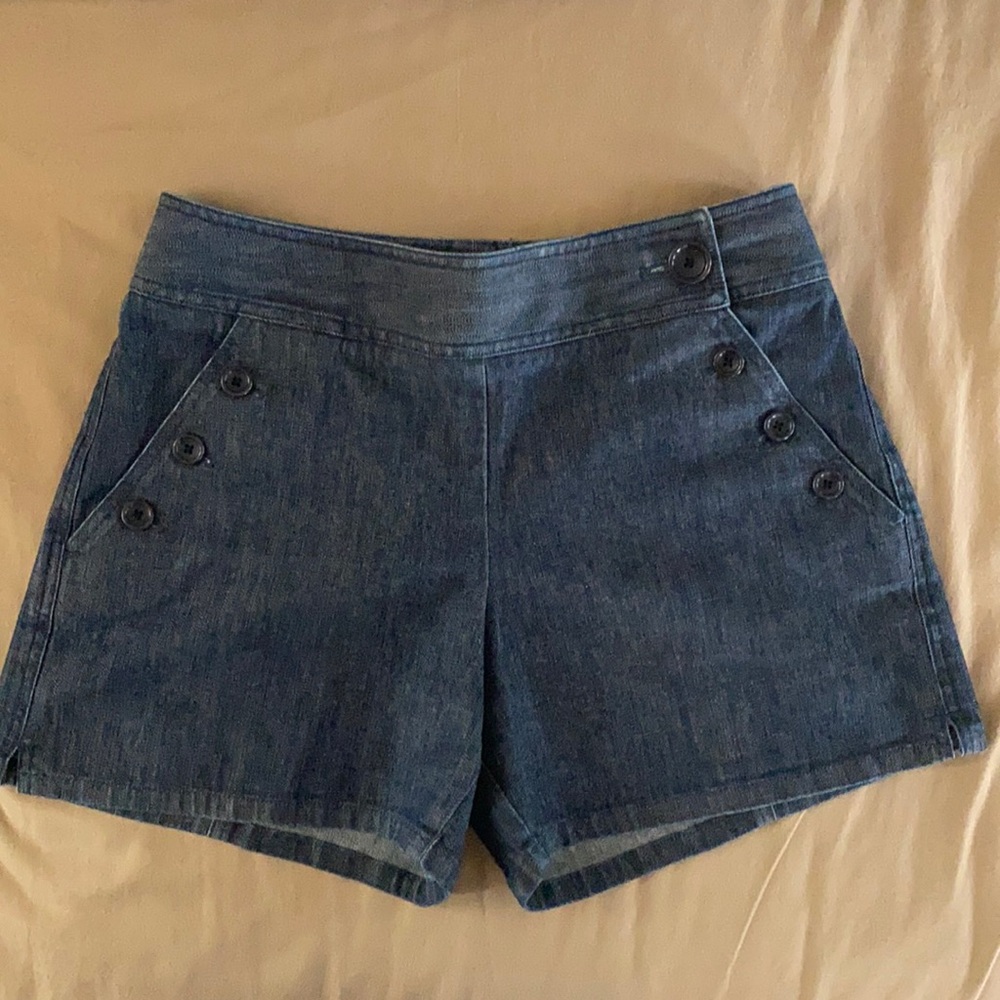 Ann Taylor Exc Cond jean shorts